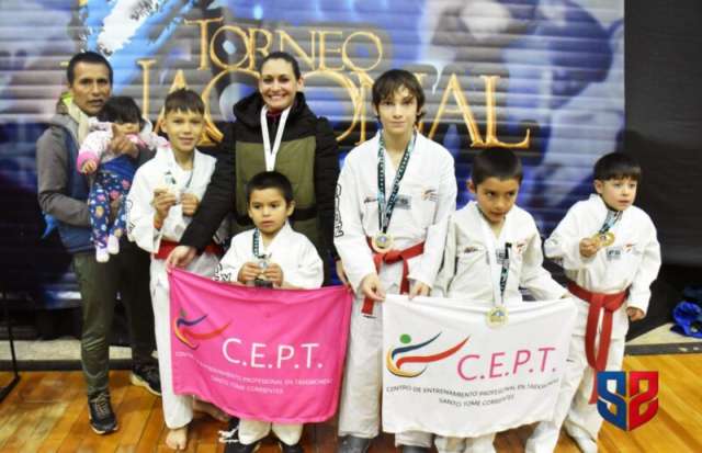Santo Tomé brilla en el Nacional de Taekwondo con 13 medallas